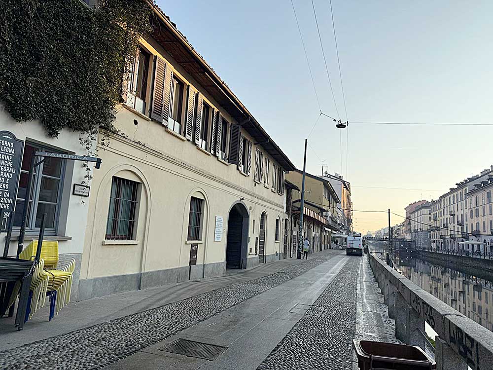 Ingresso della Scuola dell’Infanzia Santa Maria al Naviglio – Alzaia Naviglio Grande 68, Milano.